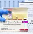Profissional de saúde mostra caixas e frasco da vacina contra Covid-19 da AstraZeneca em Turim
19/03/2021 REUTERS/Massimo Pinca  Foto: Reuters