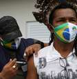 Ritmo da vacinação do grupo prioritário de indígenas decepciona especialistas; circulação de vídeos falsos criticando "vacina chinesa" e afirmando que imunizante "acabou com a vida" e "mudou DNA" dificulta  Foto: REUTERS/Bruno Kelly / BBC News Brasil
