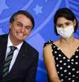 O presidente Jair Bolsonaro e a primeira-dama, Michelle, em evento no Palácio do Planalto.  Foto: Marcelo Camargo/Agência Brasil - 16/12/2020 / Estadão Conteúdo