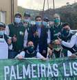 Torcedores do Palmeiras em Portugal demonstraram carinho por Abel Ferreira  Foto: Reprodução/Twitter / Estadão Conteúdo