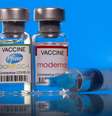Frascos com logos da Pfizer-BioNTech e da Moderna
19/03/2021
Dado Ruvic/Iustração  Foto: Reuters
