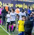 Diakhaby e os jogadores do Valencia deixando o gramado após a acusação de racismo (Foto: Divulgação/Valencia)  Foto: Gazeta Esportiva