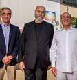 João Roberto Marinho, Roberto Irineu Marinho e José Roberto Marinho diante do complexo de estúdios da Globo inaugurado em 2019: juntos, os irmãos têm fortuna de R$ 30 bilhões  Foto: Grupo Globo