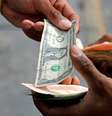 Notas de dólar de baixo valor são escassas na Venezuela  Foto: Reuters / BBC News Brasil