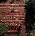 Vista aérea do cemitério da Vila Nova Cachoeirinha, em São Paulo (SP), em meio à pandemia de coronavírus 
01/04/2021
REUTERS/Amanda Perobelli  Foto: Reuters