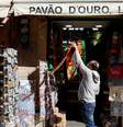 Loja reaberta em Lisboa
 5/4/2021   REUTERS/Pedro Nunes  Foto: Reuters