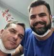 Médico que atendeu Flavio Bolsonaro postou uma foto com o senador  Foto: Reprodução/Instagram