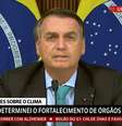 Bolsonaro caprichou nas cores em referência ao Brasil em sua aparição no evento on-line  Foto: Reprodução