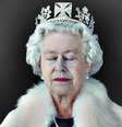 Legenda: Uma rainha exausta: este retrato incomum de Elizabeth II foi tirado pelo fotógrafo Chris Levine  Foto: Divulgação