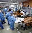 Trabalhadores médicos atendem pacientes do pronto-socorro do hospital Nossa Senhora da Conceição, saturado pelo surto de coronavírus, em Porto Alegre, Brasil.  Foto: Diego Vara / Reuters