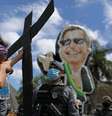 Protesto em Manaus contra atuação de Bolsonaro na pandemia - crise no Amazonas será investigada na CPI  Foto: REUTERS/Bruno Kelly / BBC News Brasil