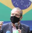 O secretário de Estado da Saúde Jean Gorinchteyn durante entrega de doses da vacina contra a covid-19 no Instituto Butantan  Foto: Governo do Estado de SP/Divulgação / Estadão