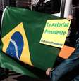 Manifestação na Avenida Paulista, em São Paulo, em favor do presidente Bolsonaro pede a intervenção militar  Foto: Ettore Chiereguini/Agif - Agência de Fotografia / Estadão Conteúdo
