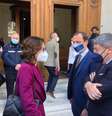 Massimiliano Fedriga (de máscara branca e azul) cobrou mais reaberturas na Itália  Foto: ANSA / Ansa - Brasil