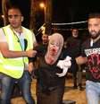 Palestina ferida durante protesto contra despejos no bairro de Sheikh Jarrah, em Jerusalém Oriental  Foto: EPA / Ansa - Brasil