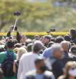 O presidente da República, Jair Bolsonaro (sem partido), sem máscara de proteção, deixa o Palácio da Alvorada, em Brasília (DF), neste domingo, 09 de maio de 2021, pilotando sua motocicleta Honda 750 durante encontro com um grupo de motoqueiros da capital federal em passeio pelo Dia das Mães. 09/05/2021  Foto: Foto: DIDA SAMPAIO/ESTADÃO CONTEÚDO