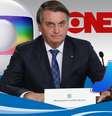 Chamado de “ex-presidente” na TV, Jair Bolsonaro questionou se o equívoco teria sido intencional  Foto: Marcos Côrrea/Presidência da República/Divulgação (Fotomontagem: Blog Sala de TV)