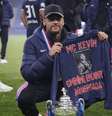 Neymar exibe camiseta em homenagem ao MC Kevin  Foto: Reprodução/Instagram
