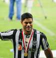 Título mineiro foi o primeiro troféu de Hulk no futebol brasileiro  Foto: Viviane Moreira / Futura Press