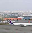 Aeronaves de Azul e Latam no aeroporto de Guarulhos (SP) 
19/05/2020
REUTERS/Amanda Perobelli  Foto: Reuters