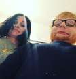 Ed Sheeran recria cena clássica de 'Friends' com Cox  Foto: Instagram/Courteney Cox / Pipoca Moderna