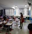 Jovens que perderam conteúdo escolar entre 2020 e 2021 podem ter perdas de renda futura que, se somada, pode passar de R$ 700 bi, segundo economista  Foto: EPA / BBC News Brasil