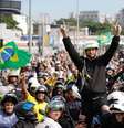 Jair Bolsonaro durante passeio de moto na cidade do Rio   Foto: Alan Santos / PR