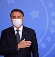 Jair Bolsonaro e Marcello Queiroga lado a lado com a mão no peito  Foto: Getty Images / BBC News Brasil