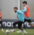 Neymar tenta a jogada em treino da Seleção Brasileira  Foto: Lucas Figueiredo/CBF