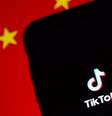 Como resolver o banimento do TikTok   Foto: Solen Feyissa/Unsplash / Tecnoblog