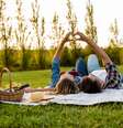 O namoro só funciona se cuidarmos, não apenas do amor, mas do aspecto do companheirismo  Foto: erikreis / iStock
