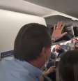 Bolsonaro divide opiniões entre passageiros de voo  Foto: Reprodução