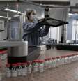 Linha de produção da vacina contra covid-19 da chinesa Cansino Biologics Inc  Foto: China Daily / Reuters