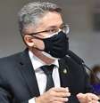 Para senador Alessandro Vieira, CPI conseguiu comprovar que governo Bolsonaro fez de tudo para não comprar vacinas  Foto: Waldemir Barreto/Agência Senado / BBC News Brasil