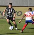 Lance durante partida entre Bahia e Corinthians, válido pelo Campeonato Brasileiro Série A, realizado na cidade de Salvador, BA, neste domingo, 20  Foto: Luiz Otavio Maia Jr / Futura Press