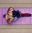 Veja como usar a prática do yoga para cuidar da saúde mental!  Foto: Shutterstock / Alto Astral