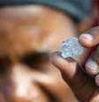Muitos sul-africanos achavam que pedras encontradas eram diamantes, mas elas eram quartzo  Foto: Reuters / BBC News Brasil