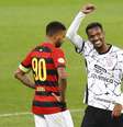 Jô comemora gol pelo Corinthians após polêmica da cor da chuteira  Foto: Ale Vianna/W9 Press / Estadão Conteúdo