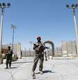 Soldado afegão no portão da base de Bagram
02/07/2021
REUTERS/Mohammad Ismail  Foto: Reuters