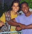 Jefferson (Lui Mendes) e Sandrinho (André Gonçalves) formaram casal gay aceito pelo público em ‘A Próxima Vítima’  Foto: TV Globo/Divulgação