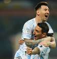 Lionel Messi e Di Maria comemoram vitória da Argentina  Foto: Diego Vara / Reuters