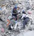 Equipes de resgate trabalham em escombros na Flórida
   Divulgação  Foto: Reuters
