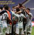 Jogadores do Argentina comemoram classificação para a final  Foto: Henry Romero / Reuters
