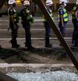 Um ponto de ônibus e uma agência bancária foram depredados em São Paulo durante protesto contra Bolsonaro  Foto: Reuters / BBC News Brasil