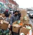 Entrega de alimentos por organização New Life Centers, em Chicago, Illinois
 16/3/2021 REUTERS/Daniel Acker  Foto: Reuters