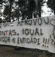 Faixa de protesto contra contas reprovadas no Corinthians em balanço do clube  Foto: Divulgação/Fernando Lago