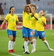 Marta comemora gol marcado contra a China na estreia da seleção brasileira na Olimpíada de Tóquio
21/07/2021 REUTERS/Molly Darlington  Foto: Reuters