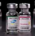 Frascos com etiquetas com logos da Pfizer-BioNTech e da AstraZeneca
19/03/2021
REUTERS/Dado Ruvic  Foto: Reuters