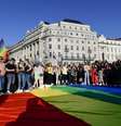 Protesto contra lei anti-LGBT em Budapeste, capital da Hungria  Foto: EPA / Ansa - Brasil