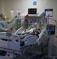 Paciente com Covid-19 na UTI do hospital Ronaldo Gazolla, no Rio de Janeiro (RJ) 
18/06/2021
REUTERS/Pilar Olivares  Foto: Reuters